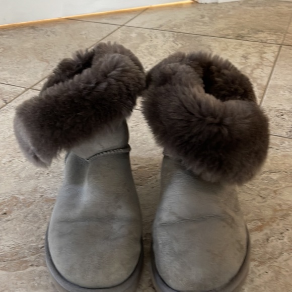 Ugg Bailey Button Boot - Picture 6 of 13